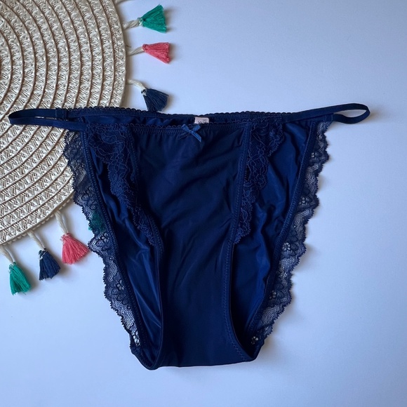 Victoria's Secret Dream Angels Smooth & Lace Mini String Bikini Panty Ensign M - Picture 1 of 3